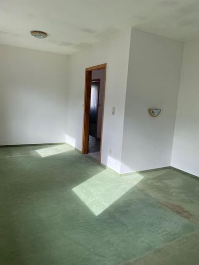 Casa unifamiliare in prefabbricato con 2 appartamenti accessori – Wohnung EG Kind