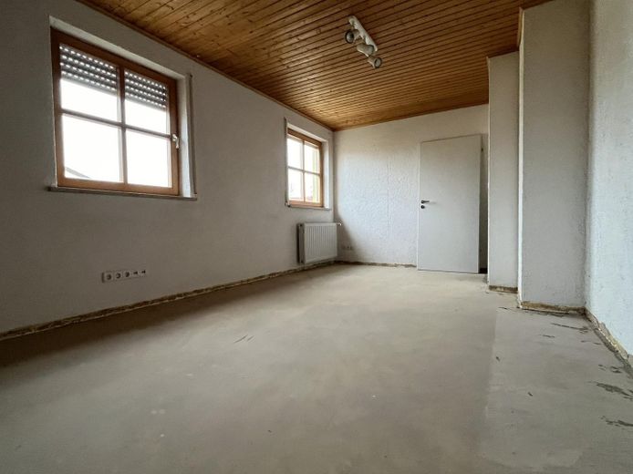 Maison jumelée adaptée aux familles avec jardin, sauna, studio et sous-sol à Stegaurach – Schlafzimmer