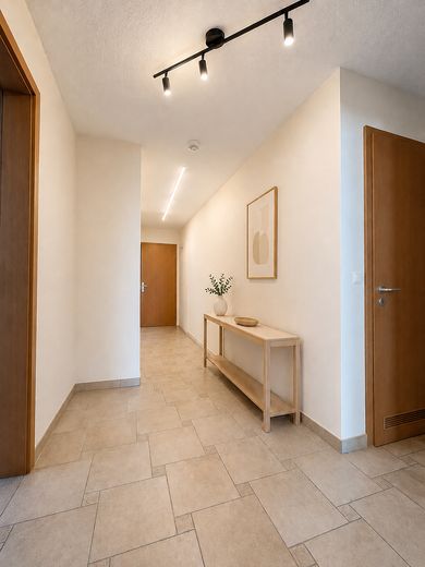 स्टाइलिश 3-कमरे का अपार्टमेंट, Stadtfeld Ost में बड़ी पश्चिममुखी बालकनी के साथ – Flur