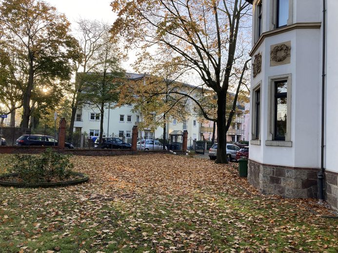 Schöne 1-Zimmer Dachgeschosswohnung in denkmalgeschützter Villa in zentraler Lage von Radebeul – Foto 3
