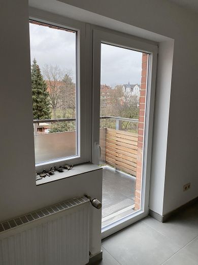 Apartamento con balcón, apto para piso compartido, 4 habitaciones, dúplex, cerca de la estación – Küche unten