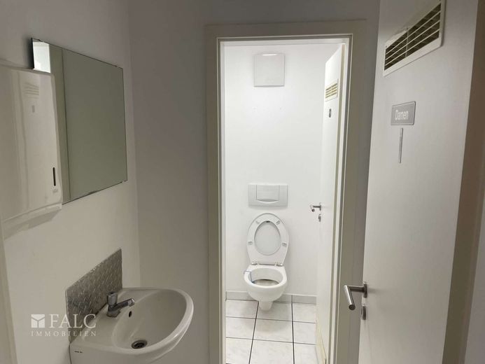 Zentral gelegenes Ladenlokal in Bexbach – Damentoilette