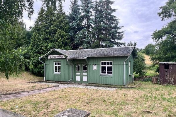 Vivir o disfrutar del tiempo libre en la histórica casita de estación