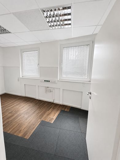 Cafe Ladenlokal zentrale Lage mit Lager/ Büro und Garage/ Nähe HBF – Foto 18