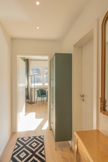 Wunderschöne City Wohnung im Zentrum von Dachau mit Blick auf den Schlosspark! Vollständig möbliert. – Eingangsbereich