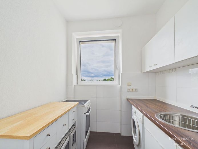 2 Zimmer Küche Bad Balkon in Wilmersdorf – Küche