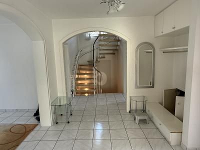 VIEL PLATZ FÜR DIE FAMILIE MIT SCHÖNEM GARTEN