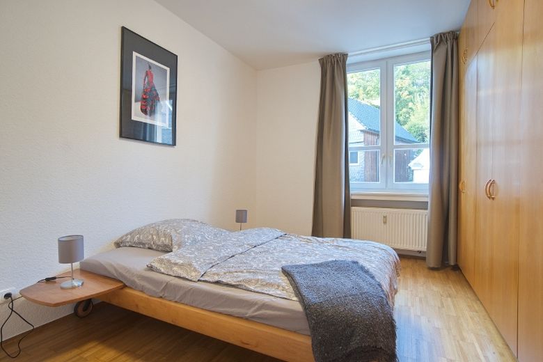 Charmante, großzügige Altbauwohnung im attraktiven Langenberg, mit W-LAN, PKW-Stellplatz, Bahnanbindung S 9 – 5dbbca1e489f9ef533c2abec763325d78f545893.jpg