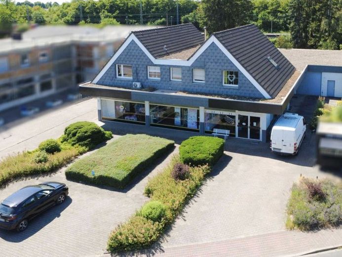 Modernes Wohn- und Geschäftshaus auf 2.000 m² Grundstück – Business trifft Wohnen im Zentrum Bönens – Foto 1