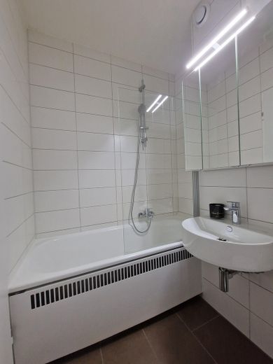 NEU renvoierte 1 Zi-Whg mit Balkon voll möbliert in Passau zentral – Badezimmer