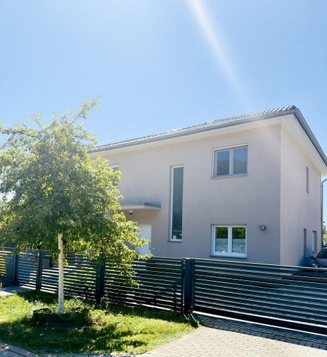 Moderne Stadtvilla mit Pool in Schulzendorf – familienfreundlich & energieeffizient – फोटो 1