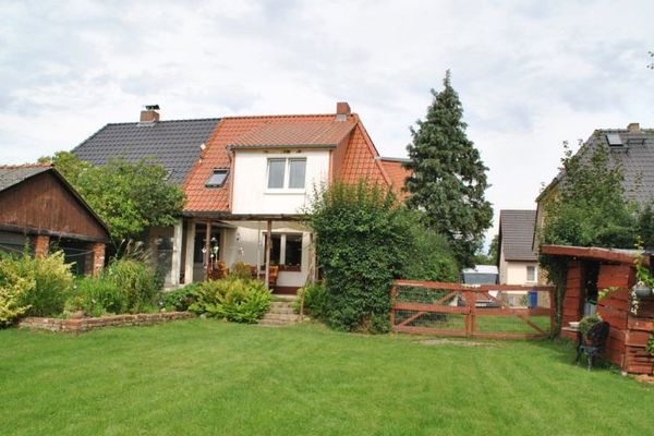 Marlow-OT Doppelhaushälfte in Ostseenähe!