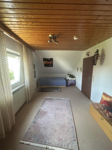Raum für Familie – Charmantes Einfamilienhaus mit Terrasse und Vollkeller – Schlafen OG