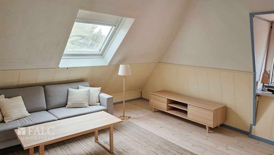 Charmantes Einfamilienhaus in ruhiger Lage ! – Zimmer OG - KI bearbeitet