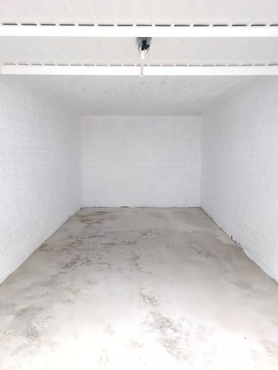 Garage in Bramfeld zu verkaufen – Innenansicht