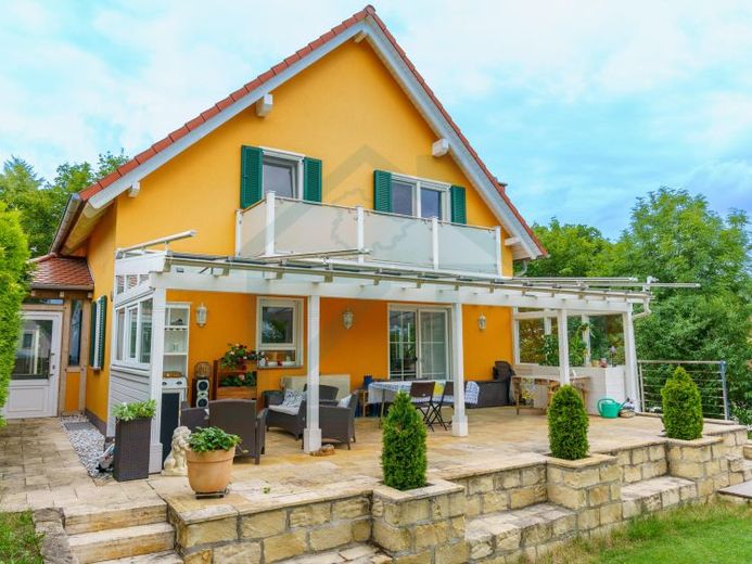 Mediterrane Wohlfühloase mit Kamin, Schwimmteich & flexibler Einliegerwohnung – Foto 1