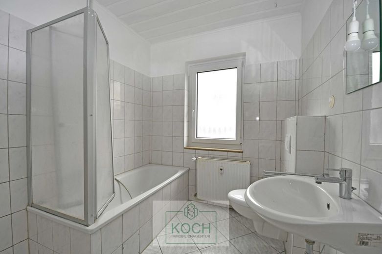 RESERVIERT - Kleines Wohn- und Geschäftshaus am Mecklenburger Weg (Leherheide) – Badezimmer_WE2
