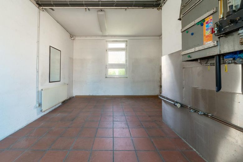 Büro + Werkstatt + Showroom | Glaseingang | ab 393 m² bis 700 m² | sofort! Kostenlose Werbefläche! – Büro / Küche