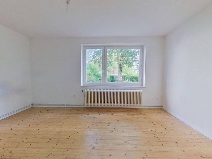 Schöne 3-Zimmer-Wohnung mit modernem Tageslichtbad – Ansicht I: Wohn- und Esszimmer