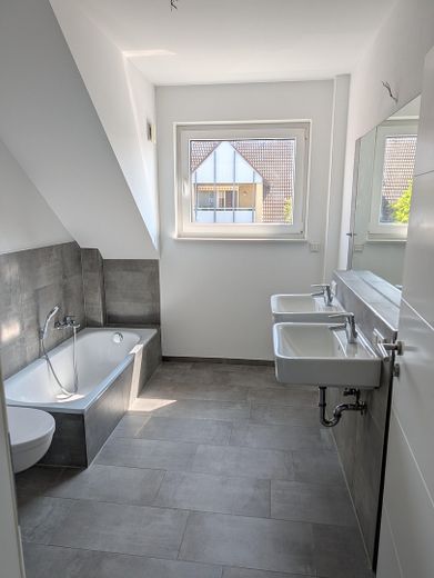 Traumhafte 3-Zimmerwohnung mit Blick zum Herkules – Badezimmer Bild 1