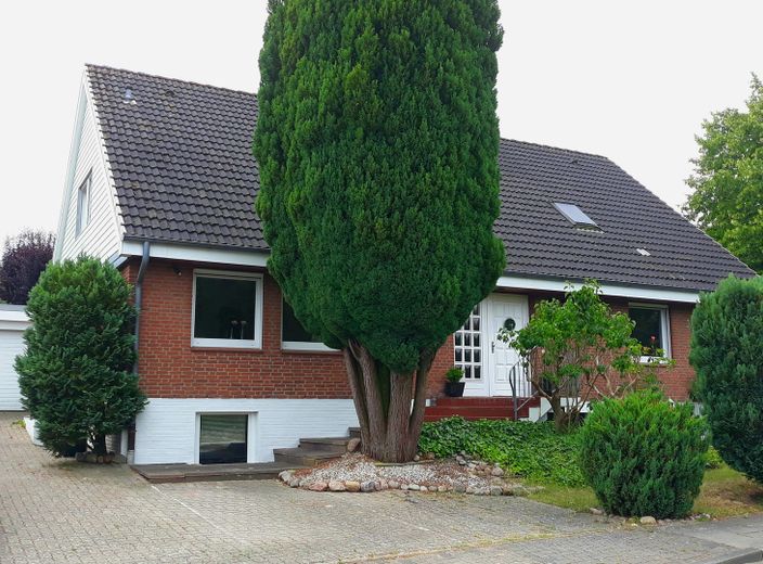 Gepflegtes Einfamilienhaus mit viel Platz in Bestlage von Scharbeutz nahe am Strand und Wald – Straßenansicht