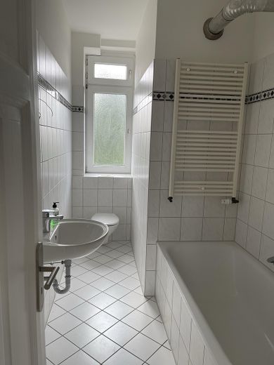 Hanseatik eski yapı klasiği: Paket halinde 3 daire • 44.605 € hedef kira • komisyonsuz – Wohnung 09 - 2. OG
