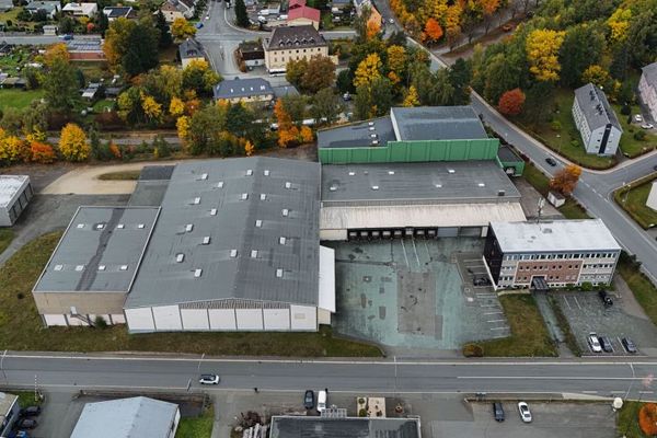 Lokalizacja magazynowo-logistyczna w 95233 Helmbrechts - ok. 10.000 m² powierzchni hal - 22 rampy załadunkowe - 930 m² powierzchni biurowej - dostępna od zaraz