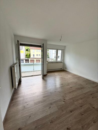 3-Zimmer-Wohnung mit Balkon in Stuttgart-Ost – Wohnzimmer