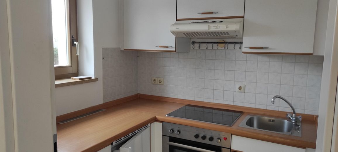 Gepflegte Erdgeschosswohnung mit Terrasse & Garage in Passau-Rittsteig – Küche 2