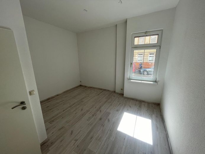 Available immediately! Ground-floor apartment incl. kitchen, large garden and proximity to the S-Bahn – Schlafzimmer
