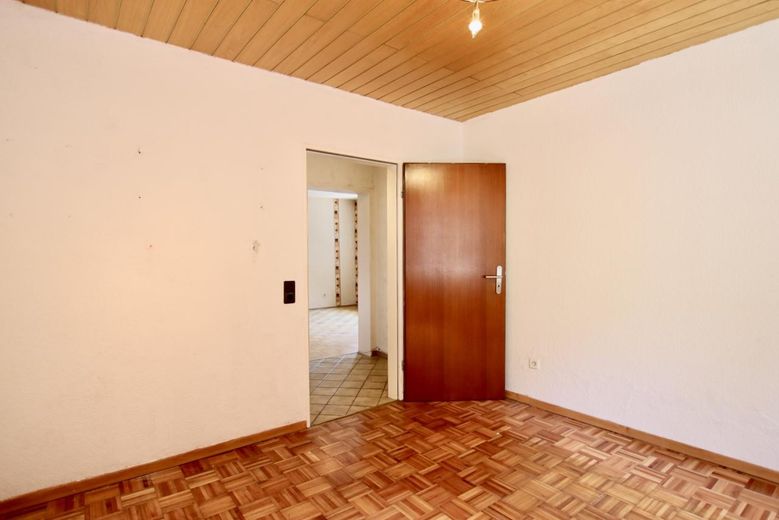 Kinderzimmer/Büro Bild 2