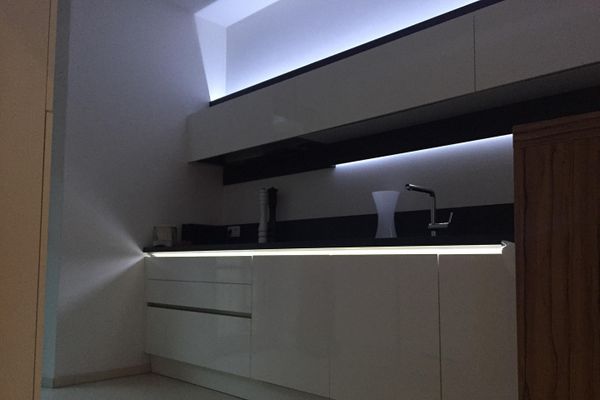 2-ZKB Luxus Altbau Designerküche |Designerbad |teilw. Fußbodenheizung | Balkon | Lift | Stellplatz