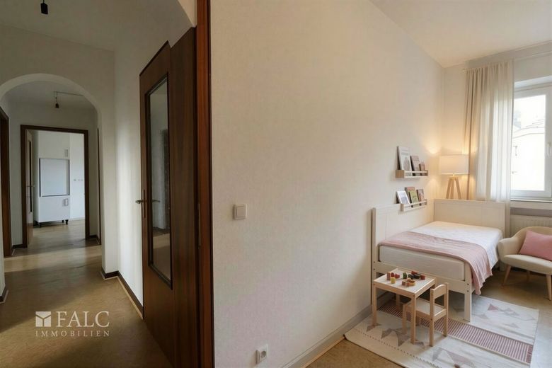 Charmante 3-Zimmer-Wohnung mit einzigartigem Fensterband – Kinderzimmer (Beispieleinrichtung)