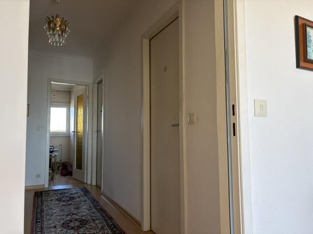 Lichtdurchflutete 2,5-Zimmer-Wohnung mit Südbalkon und Weitblick – Der Flur - Blick nach Norden