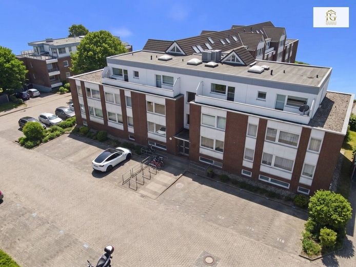 Moderne Eigentumswohnung/Ferien-Wohnung in TOP Lage im Nordseebad Cuxhaven-Duhnen mit Schwimmbad/Sauna/Parkplatz/möbiliert – Drohnenaufnahme