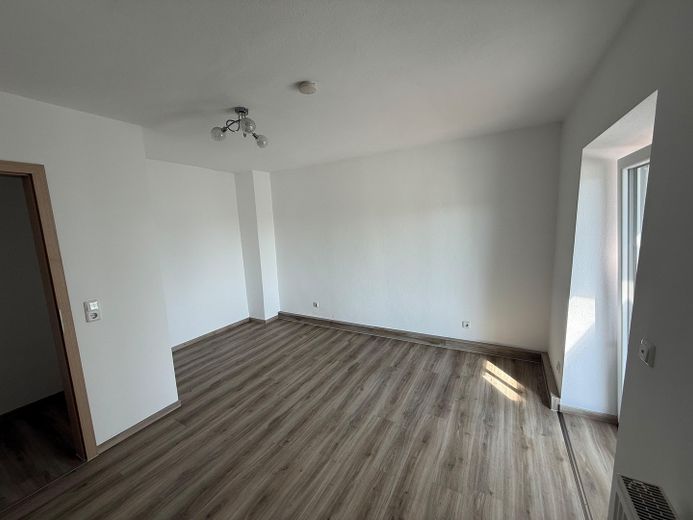 Light-filled and newly renovated 1.5-room apartment with terrace and fitted kitchen - No. 12 – Schlafzimmer