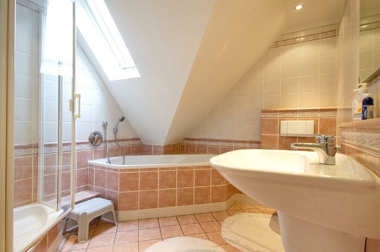 Ruhig gelegene Wohnung mit Dachterrasse und großem Wohnraum im Zweifamilienhaus – 6001b0a33c9ae8e4c6c2a250e208a45f8a117d0c.jpg