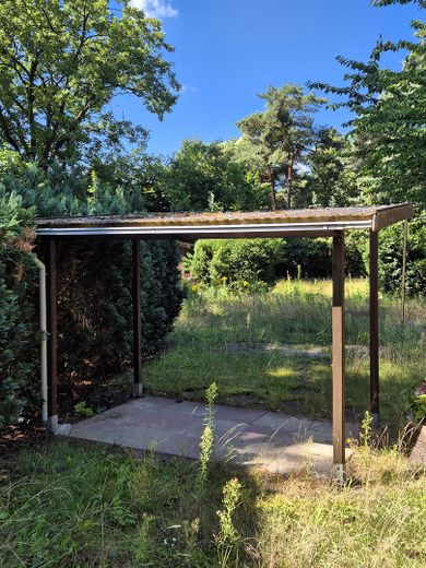 Großes Grundstück im Grünen mit Haus, Garage, Carport, Stellplätze – Garten
