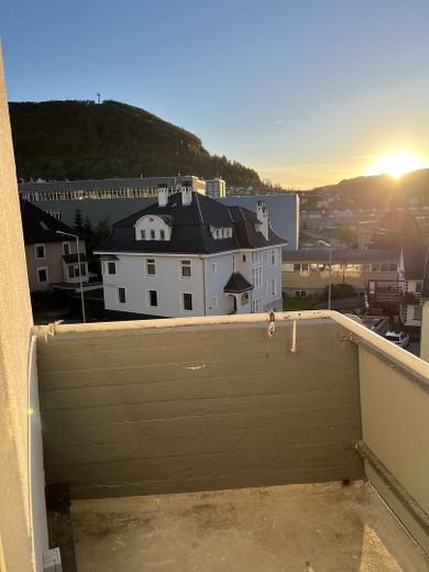 Stilvolle, neu sanierte 1-Zimmer Wohnung inkl. Balkon und EBK – Balkon