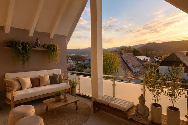 Dachgeschosswohnung mit 4 Zimmern und Loggia – Hohe Decken mit wunderschöner Aussicht