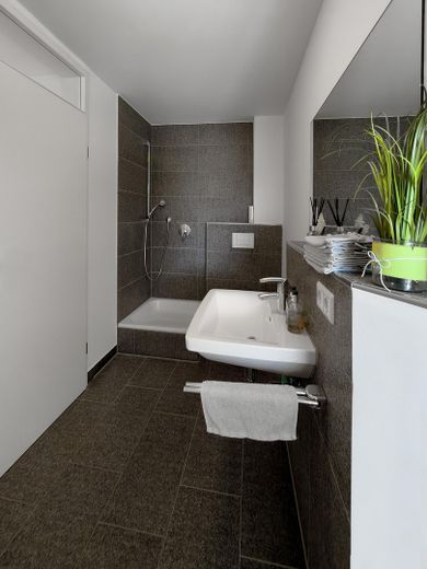 Porzione di bifamiliare con vista sul lago a Ludwigshafen – UG