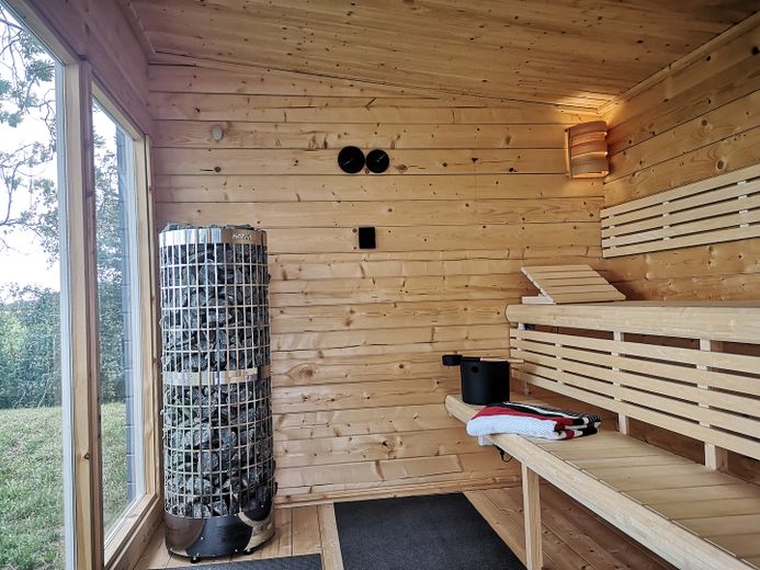 Traumhafter Resthof in absoluter Alleinlage direkt hinterm Eiderdeich mit eigenem Leuchtturm! – Spa Sauna