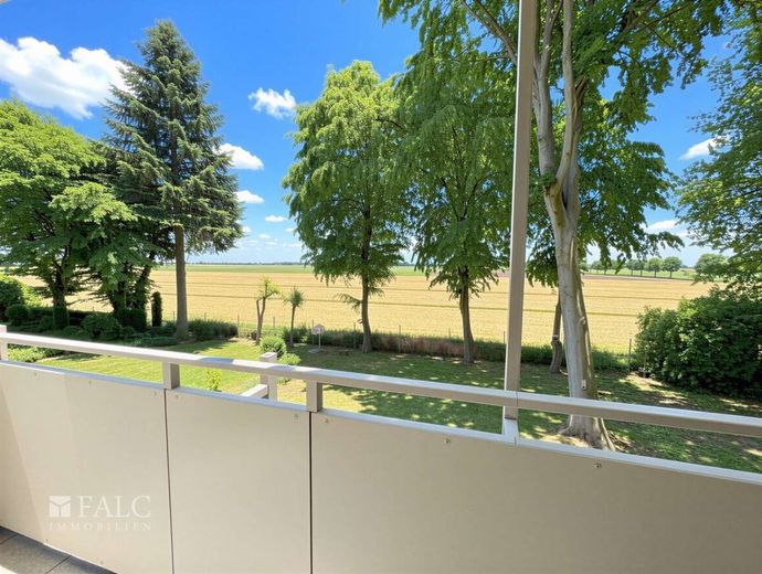 Gut geschnittene 4-Zimmer-Wohnung mit Tiefgaragenstellplatz im Wohnpark – Balkon