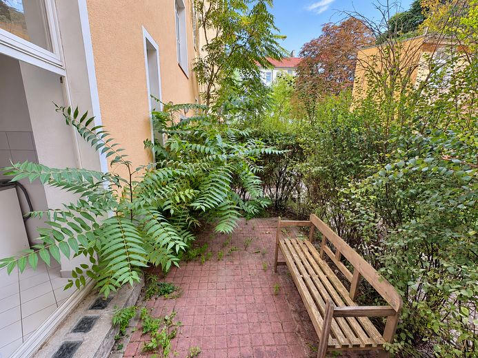 jasne mieszkanie w kamienicy z 1 pokojem – taras – cisza i dobre połączenia komunikacyjne – Terrasse