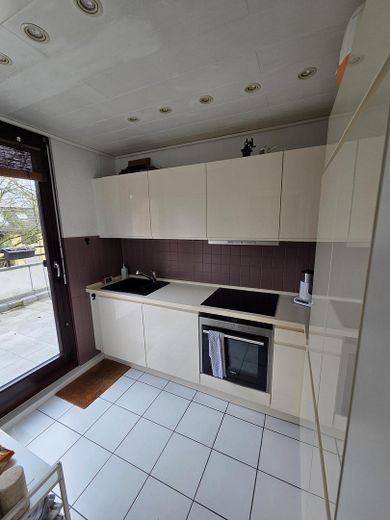 Splendido appartamento all'ultimo piano con camino, due balconi e vista sul verde – Küche