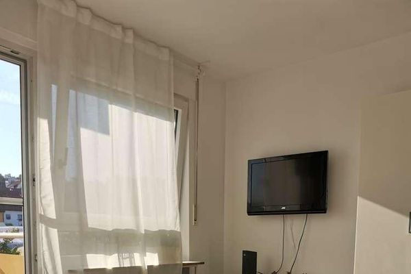 1 Zimmer Wohnung - Renoviert und liebevoll eingerichtet