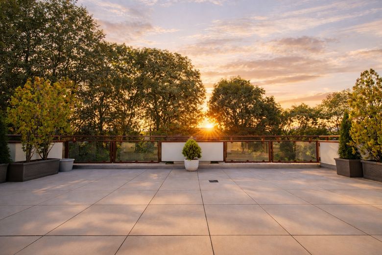 Designer-Penthouse mit Traum- Dachterrasse und Blick über Isarhochufer: PROVISIONSFREI – Sun-Downer mit Parkblick