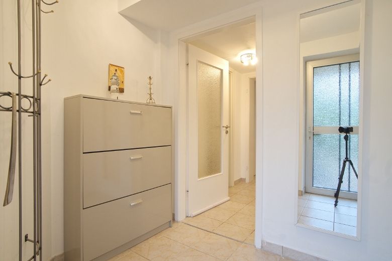 Konforlu, çekici daire, kendi girişi ve küçük terası olan, sakin ve yeşil bir konut bölgesinde, W-LAN – c92fd43902b4421ba22656d78f1a6c7ee8f16ba8.jpg
