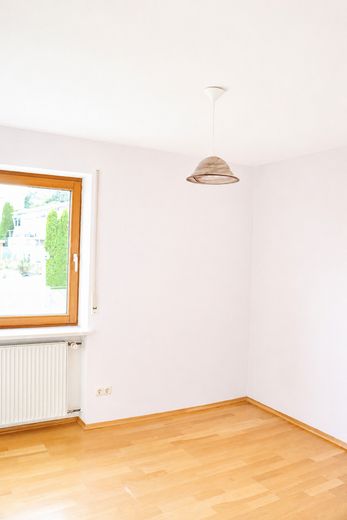 Bahçeli ve çift garajlı müstakil 6 odalı ev – komisyonsuz – Anderes Zimmer