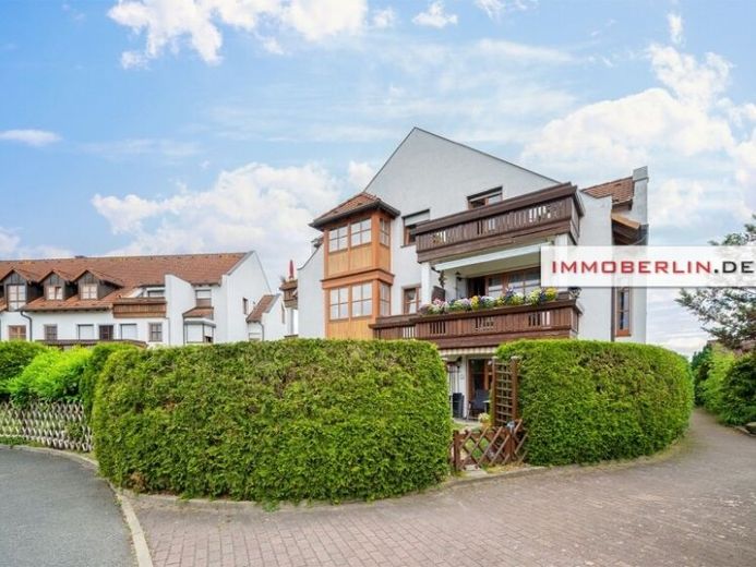 IMMOBERLIN.DE - Appartamento attraente con balcone soleggiato e posto auto in garage sotterraneo nella corona suburbana di Berlino – Foto 1